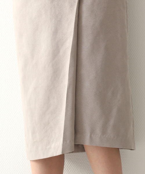 Rouge vif(ルージュヴィフ)の「スエードスカート(スカート・レディース・グレイッシュベージュ/ベージュ/チャコールグレー・36/38)」の11枚目の写真