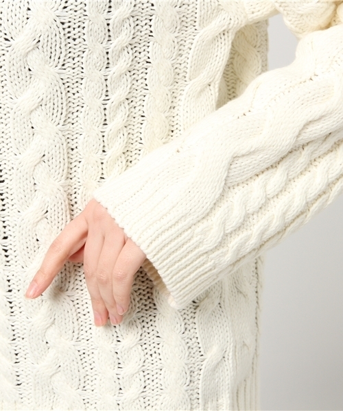 SLY（スライ）の「COTTON RELAX CABLE TOPS（ニット/セーター・レディース・ブラック/ブルー/オフホワイト・FREE）」の8枚目の写真