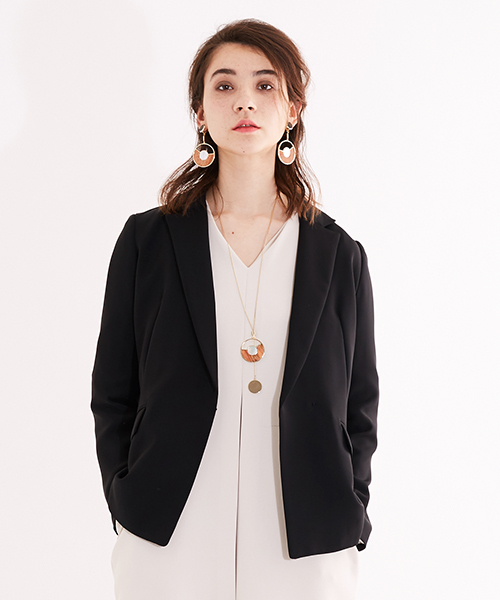 UNITED TOKYO(ユナイテッドトウキョウ)の「ウォッシャブルテーラードジャケット(テーラードジャケット・レディース・グリーン/ブラック/ベージュ・2/1)」の1枚目の写真