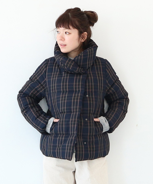 AMERICAN HOLIC(アメリカンホリック)の「スタンド衿ファイバーダウンショートコート(ダウンジャケット/コート・レディース・ブラック/ベージュ/パープル/グリーン/マスタード/グリーン系その他5/ブルー系その他5/ブラウン系その他4/その他8・M/L)」の19枚目の写真