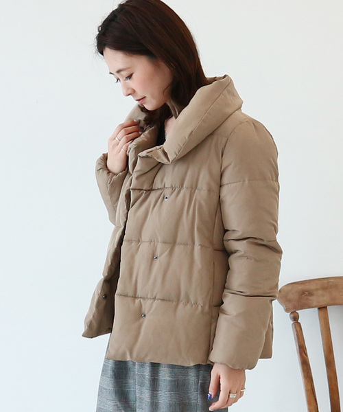 AMERICAN HOLIC(アメリカンホリック)の「スタンド衿ファイバーダウンショートコート(ダウンジャケット/コート・レディース・ブラック/ベージュ/パープル/グリーン/マスタード/グリーン系その他5/ブルー系その他5/ブラウン系その他4/その他8・M/L)」の5枚目の写真