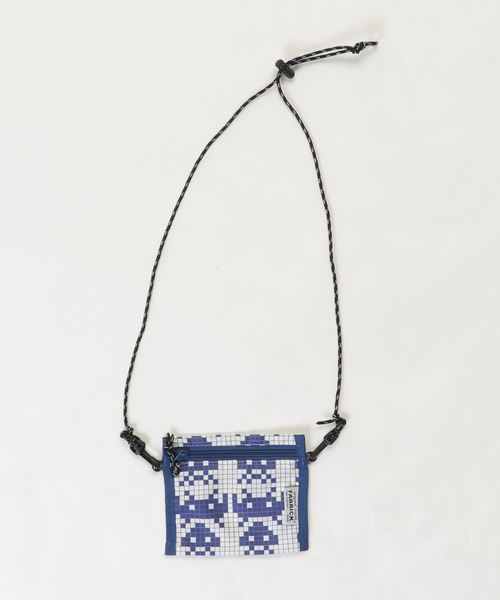 FABRICK(ファブリック)の「FABRICK【SPACE INVADERS】FLAT SHORDER CASE S(ショルダーバッグ・メンズ・マルチ・ONE SIZE)」の1枚目の写真