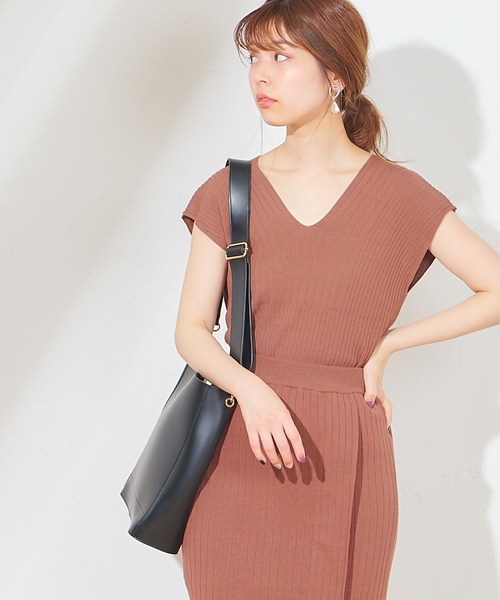 natural couture(ナチュラルクチュール)の「ワイドリブ大人フレンチニット(ニット/セーター・レディース・ブラック/ブラウン/ライトベージュ/グリーン/ラベンダー・FREE)」の3枚目の写真