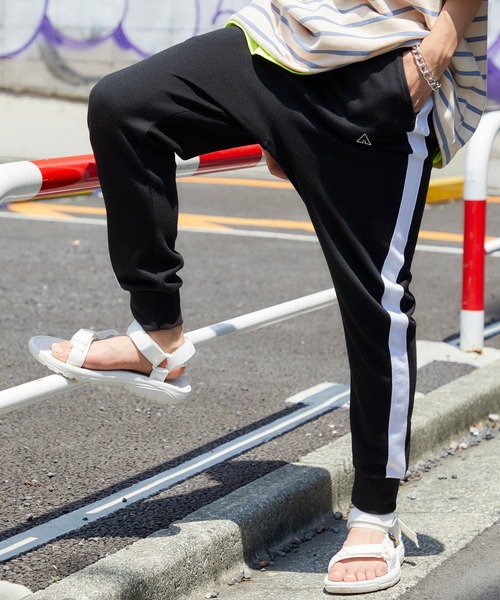 AIRWALK（エアウォーク）の「AIRWALK/エアウォーク別注　サイドラインパンツ（その他パンツ・メンズ・ブラック系その他/ブラック系その他2/ブラック系その他5/ブラック系その他3/ブラック系その他4・S/M/L）」の3枚目の写真