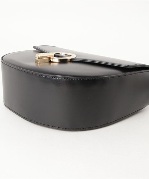 archives(アルシーヴ)の「リング金具BAG(ショルダーバッグ・レディース・ブラック/ブラウン・MEDIUM)」の4枚目の写真