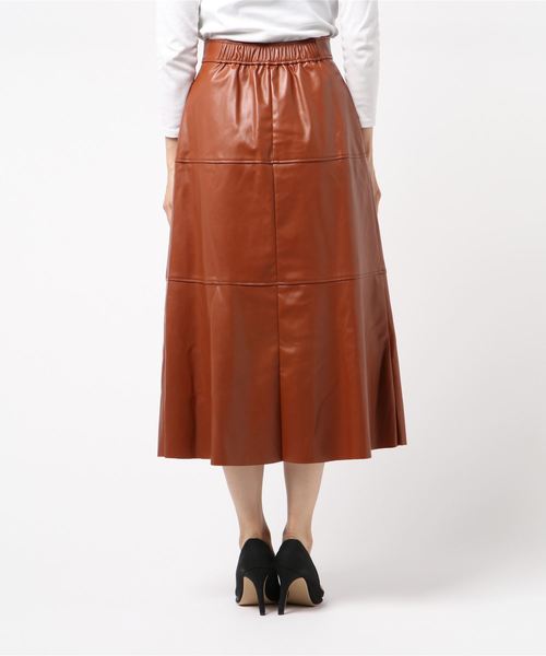 NARACAMICIE（ナラカミーチェ）の「フェイクレザーＡラインスカート（スカート・レディース・ブラウン/ブラック・LARGE/MEDIUM）」の4枚目の写真