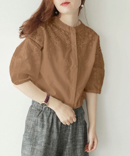 emi+(エミプラス)の「刺繍スタンドカラーブラウス(シャツ/ブラウス・レディース・ホワイト/ブラック/ネイビー/ベージュ/グレー/チャコールグレー/ブラウン/グリーン/ブルーグレー・S/M/L)」の6枚目の写真