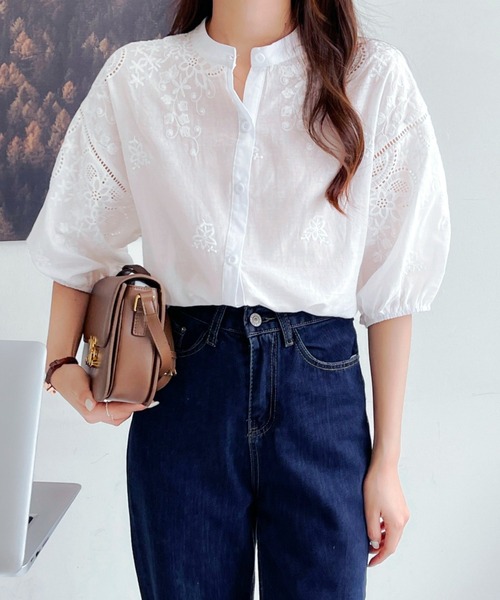 emi+(エミプラス)の「刺繍スタンドカラーブラウス(シャツ/ブラウス・レディース・ホワイト/ブラック/ネイビー/ベージュ/グレー/チャコールグレー/ブラウン/グリーン/ブルーグレー・S/M/L)」の11枚目の写真