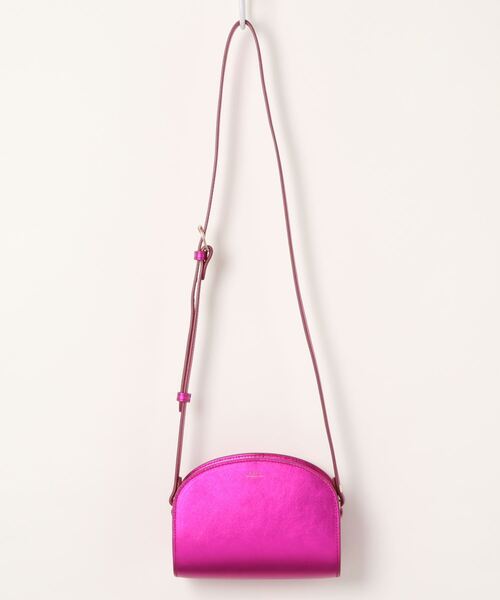 A.P.C.（アーペーセー）の「SAC DEMI-LUNE MINI 20H（ショルダー