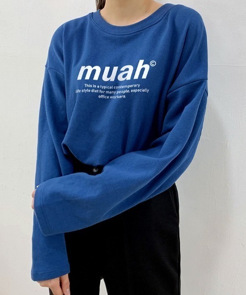 muahmuah（ムーアムーア）の「A'GEM/9 × .kom『muah muah/ムーアムーア』MUAH SIGNATURE GRAPHIC T-SHIRT/シグネチャー グラフィック ロングスリーブTシャツ（Tシャツ/カットソー・レディース・ホワイト/ブラック/ライトグレー/インディゴブルー・FREE）」の8枚目の写真