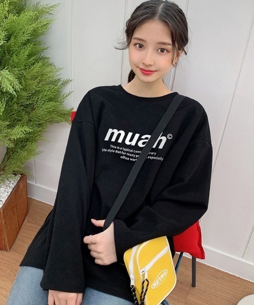 muahmuah（ムーアムーア）の「A'GEM/9 × .kom『muah muah/ムーアムーア』MUAH SIGNATURE GRAPHIC T-SHIRT/シグネチャー グラフィック ロングスリーブTシャツ（Tシャツ/カットソー・レディース・ホワイト/ブラック/ライトグレー/インディゴブルー・FREE）」の22枚目の写真