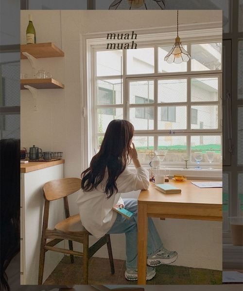 muahmuah（ムーアムーア）の「A'GEM/9 × .kom『muah muah/ムーアムーア』MUAH SIGNATURE GRAPHIC T-SHIRT/シグネチャー グラフィック ロングスリーブTシャツ（Tシャツ/カットソー・レディース・ホワイト/ブラック/ライトグレー/インディゴブルー・FREE）」の10枚目の写真