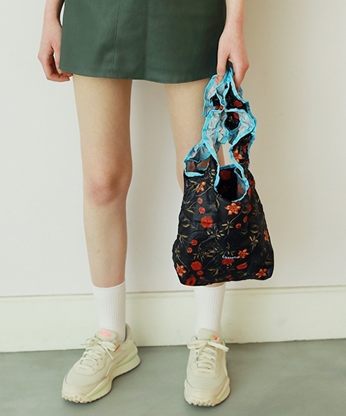 Casselini(キャセリーニ)の「プリントフリルミニエコバッグ(エコバッグ/サブバッグ・レディース・アイボリー/ブラウン/ブルー系1/オレンジ・FREE)」の3枚目の写真