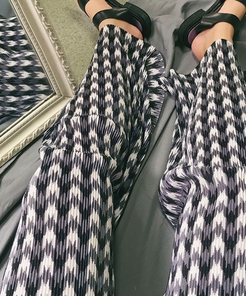 me+em select(ミームセレクト)の「※千鳥柄プリーツワイドパンツ(その他パンツ・レディース・グレー/グリーン・FREE)」の9枚目の写真