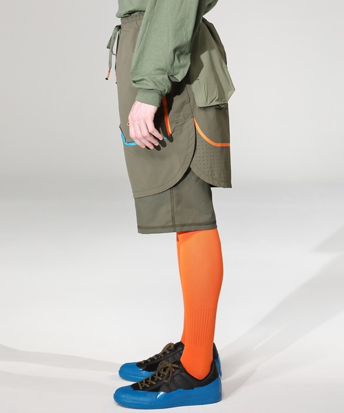 SIVA（シヴァ）の「SIVA シヴァ / SEAM-LINE LAYERED SHORTS シームラインレイヤードショーツ / 21C-S-02-04（その他パンツ・メンズ・カーキ/ブラック・2/3）」の3枚目の写真