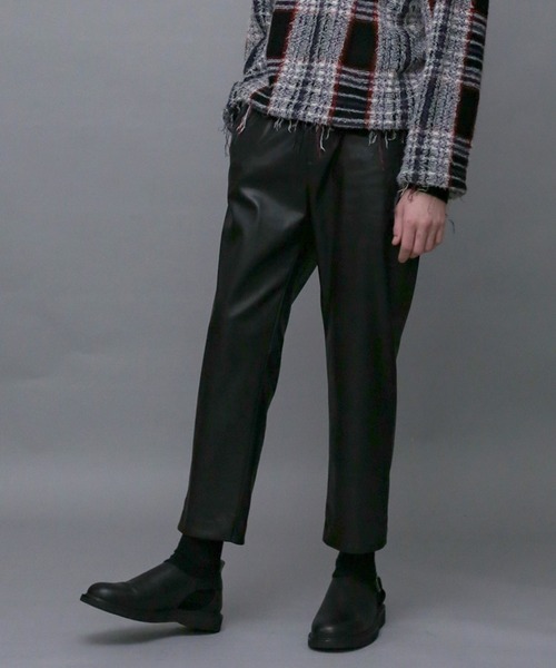 Iroquois(イロコイ)の「SYNTHETIC LEATHER TAPERED PT(その他パンツ・メンズ・ブラック/ブラウン・1/3/2)」の2枚目の写真