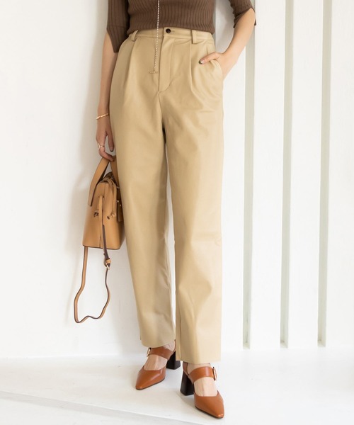 RANDA（ランダ）の「フェイクレザーテーパードパンツ（その他パンツ・レディース・ベージュ/ブラウン/アイボリー・1/0）」の3枚目の写真