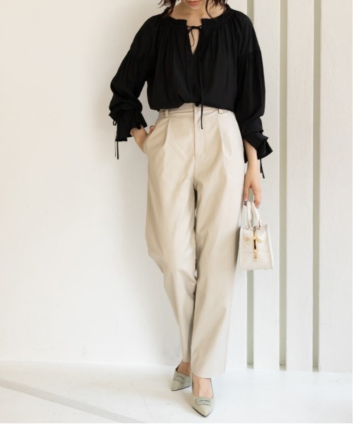 RANDA（ランダ）の「フェイクレザーテーパードパンツ（その他パンツ・レディース・ベージュ/ブラウン/アイボリー・1/0）」の6枚目の写真