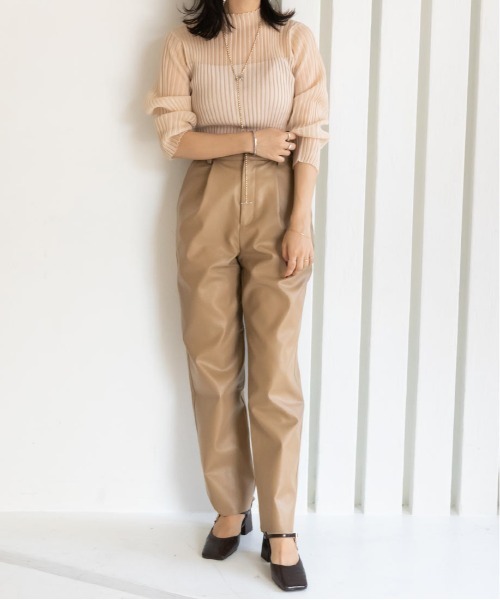 RANDA（ランダ）の「フェイクレザーテーパードパンツ（その他パンツ・レディース・ベージュ/ブラウン/アイボリー・1/0）」の9枚目の写真