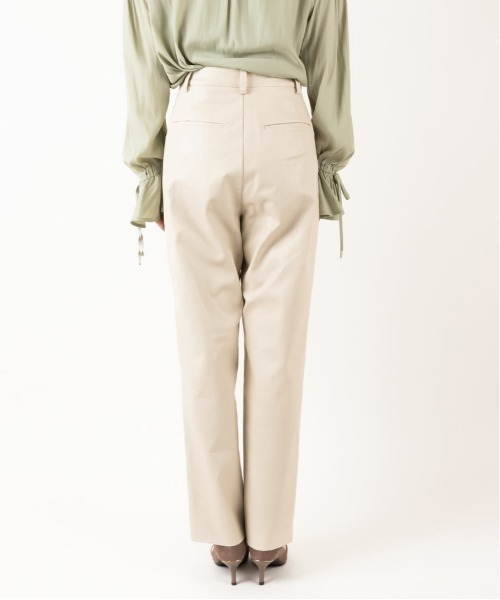 RANDA（ランダ）の「フェイクレザーテーパードパンツ（その他パンツ・レディース・ベージュ/ブラウン/アイボリー・1/0）」の14枚目の写真