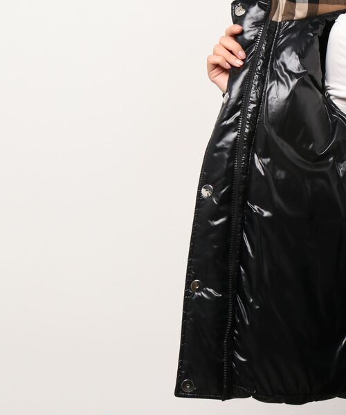 BURBERRY(バーバリー)の「BURBERRY Detachable FOODIE DOWN JACKET バーバリー デタッチャブルフード ダウンジャケット(ダウンジャケット/コート・レディース・ブラック・MEDIUM/SMALL)」の11枚目の写真