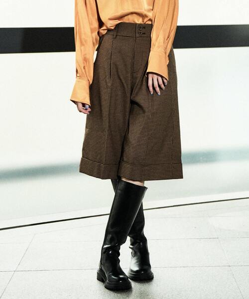 nota(ノータ)の「センタープレスハーフパンツ(その他パンツ・レディース・ブラウン/ワインレッド・3/2)」の2枚目の写真