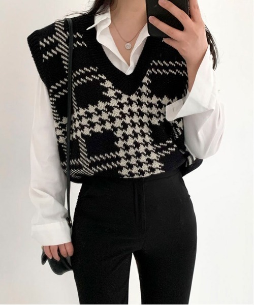 Beidelli ベイデリ Vネックハウンドトゥース柄ニットベスト