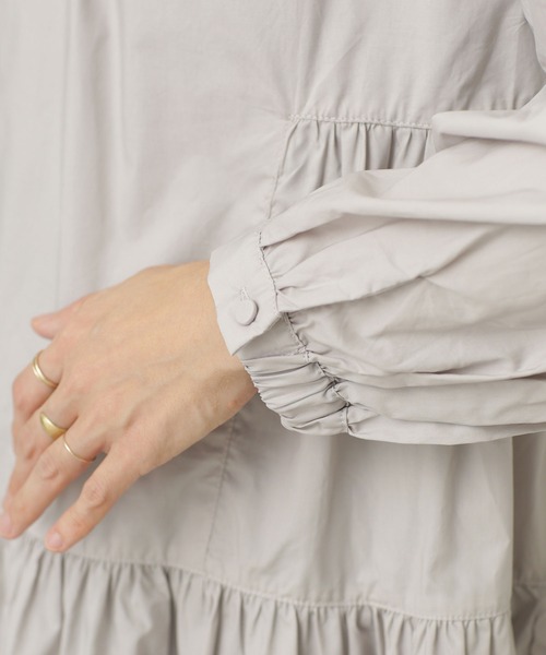 NANO universe（ナノユニバース）の「シリコンタッチブロードティアードブラウス（シャツ/ブラウス・レディース・ライトグレー/ブルー・FREE）」の6枚目の写真