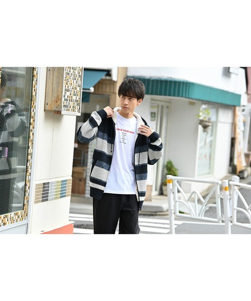 Mac-House(マックハウス)の「T-GRAPHICS ストリートプリントロングスリーブTシャツ(Tシャツ/カットソー・メンズ・ブルー/ホワイト/グレー/カーキ/ブラック・L/S/M/XL)」の20枚目の写真