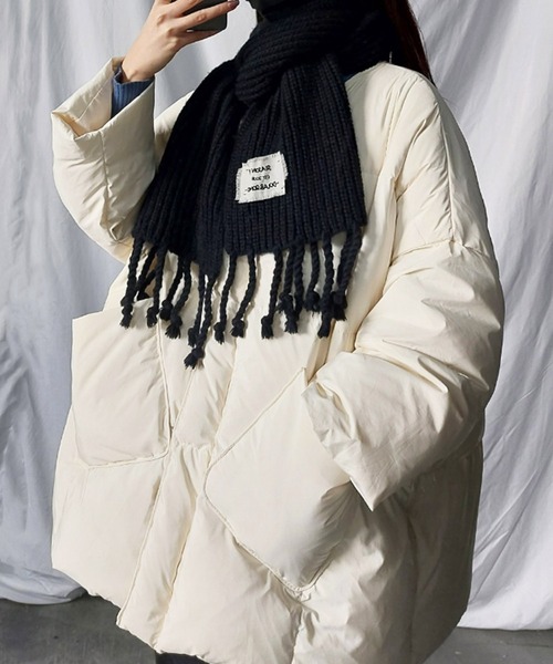 me+em select(ミームセレクト)の「【6色展開】レタリングタグローゲージニットカラーマフラー(マフラー・レディース・ブラック/ダークグリーン/パープル/イエロー/アイボリー/ダークブルー・FREE)」の3枚目の写真