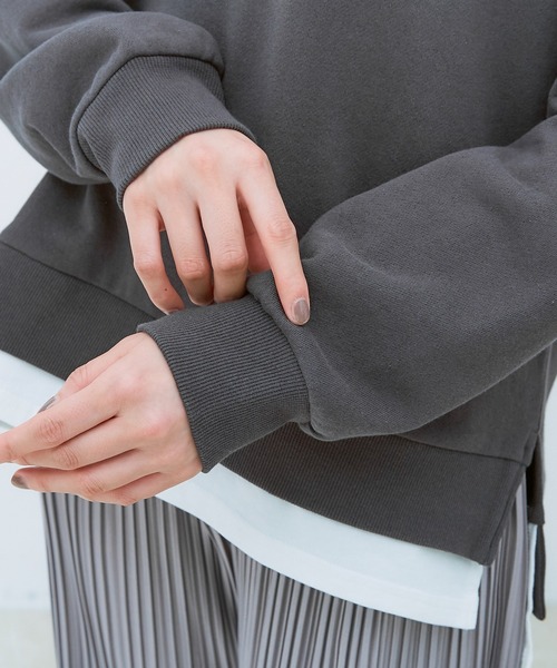 Honeys(ハニーズ)の「裾レイヤード風トップス(スウェット・レディース・イエロー/ベージュ/杢グレー/ミント/スミクロ・LL/L/M/S)」の15枚目の写真