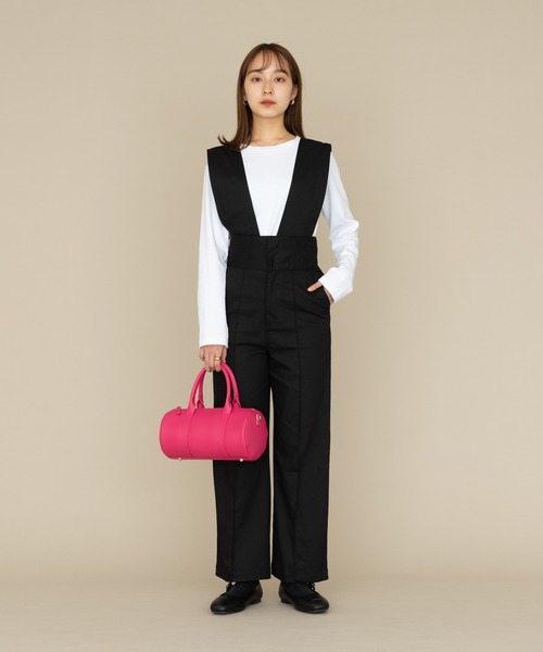 NEUNA（ヌナ）の「【パンツとしても使える！】3WAYワイドVネック/ハイウエストスラックスサロペット（サロペット/オーバーオール・レディース・ブラック/ブラウン/グレイッシュベージュ・SMALL/MEDIUM/LARGE）」の4枚目の写真