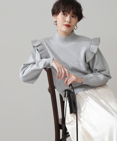 N.（N. Natural Beauty Basic）（エヌエヌナチュラルビューティーベーシック）の「◆ドロップフリルショルダーニット（ニット/セーター・レディース・ライトグレー/オフホワイト/ライトグリーン・MEDIUM）」の3枚目の写真