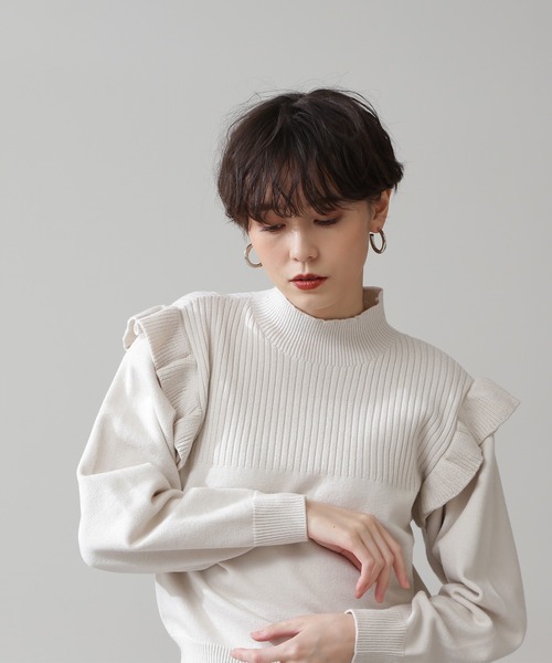 N.（N. Natural Beauty Basic）（エヌエヌナチュラルビューティーベーシック）の「◆ドロップフリルショルダーニット（ニット/セーター・レディース・ライトグレー/オフホワイト/ライトグリーン・MEDIUM）」の6枚目の写真