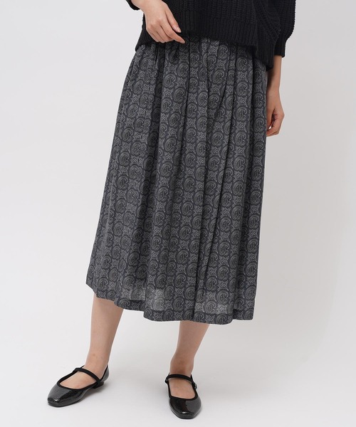 GRANDMA MAMA DAUGHTER（グランマママドーター）の「【 GRANDMA MAMA DAUGHTER / グランマ ママ ドーター 】 ペイズリーランダムタックスカート GK2031671 KTI（スカート・レディース・グレー・1/000）」の5枚目の写真
