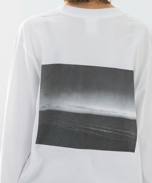 URBAN RESEARCH ROSSO WOMEN（アーバンリサーチ　ロッソ）の「BACK PHOTO LONG-SLEEVE T-SHIRTS（Tシャツ/カットソー・レディース・ホワイト・MEDIUM）」の8枚目の写真