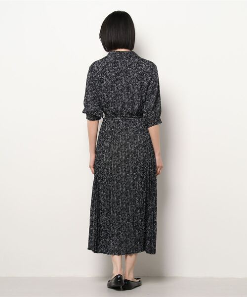 CHILLE（チル）の「インショーパンプリーツオールインワン（サロペット/オーバーオール・レディース・ブラック/アイボリー・FREE）」の4枚目の写真