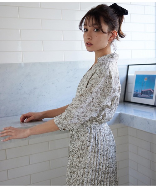 CHILLE（チル）の「インショーパンプリーツオールインワン（サロペット/オーバーオール・レディース・ブラック/アイボリー・FREE）」の14枚目の写真