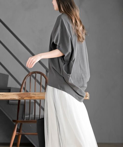 rps(アールピーエス)の「ドルマンカットTee(Tシャツ/カットソー・レディース・チャコールグレー/ブラック/オフホワイト/グレイッシュベージュ/ブルーグリーン/ブルー・M/フリー)」の16枚目の写真