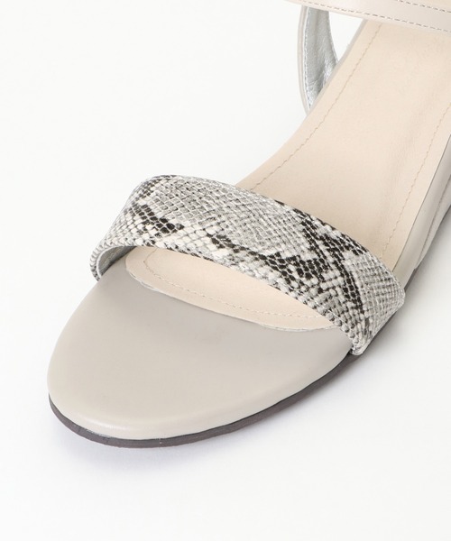 ikka（イッカ）の「ワンベルトロウサンダル（サンダル・レディース・グレー/ブラック/ベージュ・M/L）」の11枚目の写真