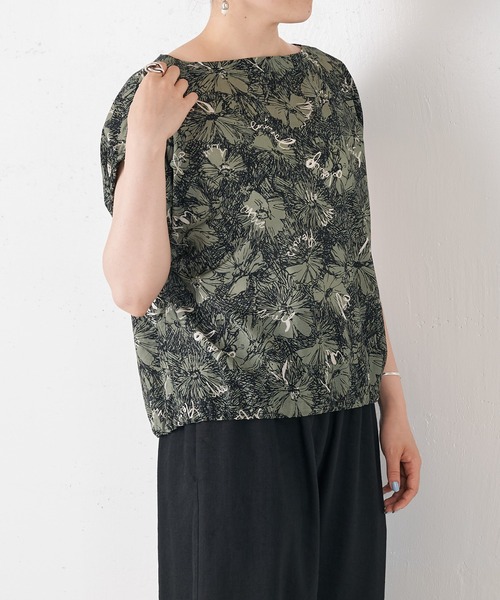 BEARDSLEY - 新品 ビアズリー BEARDSLEY フラワープリントブラウス BEARDSLEY（ビアズリー）の「フラワープリントブラウス（シャツ
