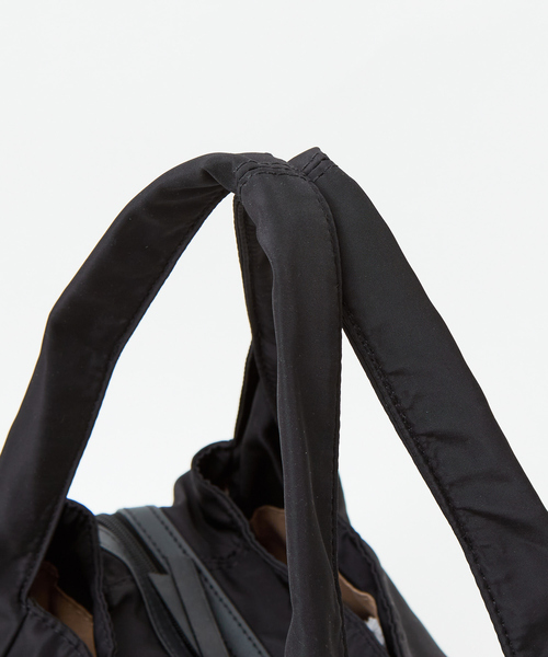 Abahouse Devinette（ドゥヴィネット）の「【Avancer】フェイクレザーコンビナイロントートバッグ（ボストンバッグ・レディース・グレー/ピンクベージュ/ブラック・フリー）」の6枚目の写真