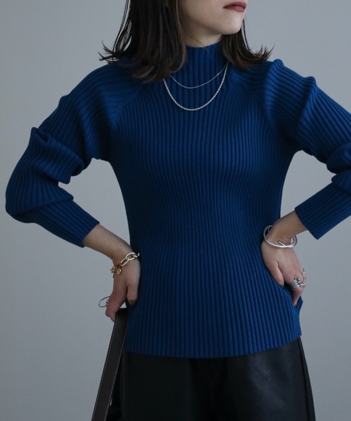 ap retro(アプレトロ)の「シンプルハイネックリブニット(ニット/セーター・レディース・ブラック/ブラウン/オフホワイト/ブルー/グレイッシュベージュ・FREE)」の5枚目の写真