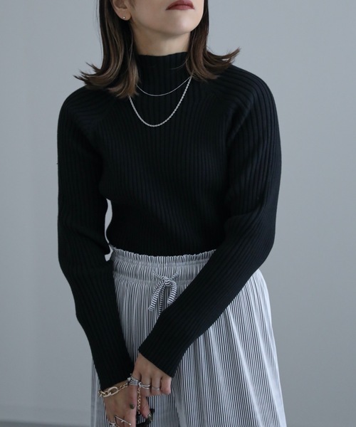 ap retro(アプレトロ)の「シンプルハイネックリブニット(ニット/セーター・レディース・ブラック/ブラウン/オフホワイト/ブルー/グレイッシュベージュ・FREE)」の22枚目の写真