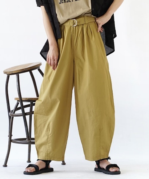 apartment department(アパートメントデパートメント)の「リボンベルト付 コクーンパンツ(その他パンツ・レディース・マスタード/アイボリー・M)」の1枚目の写真