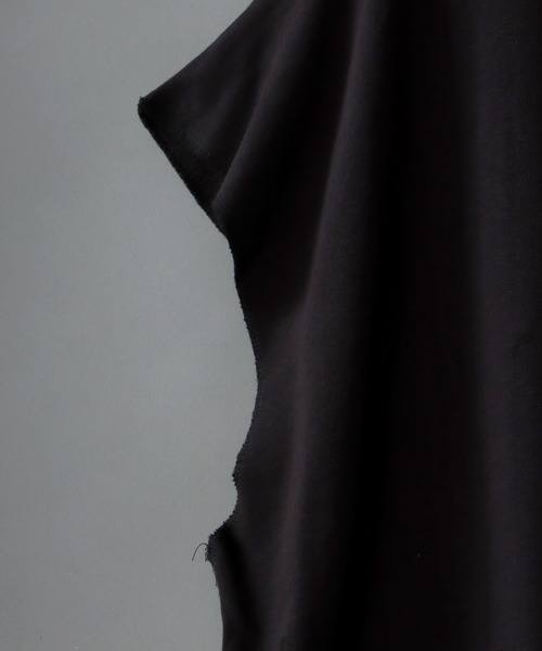 SITRY（シトリー）の「Big silhouette sweat vest×wide T-shirt/ビッグシルエット スウェットベスト×ワイドTシャツ（ベスト・メンズ・ブラック/サックスブルー/グリーン/グレイッシュベージュ・M/L/XL）」の13枚目の写真