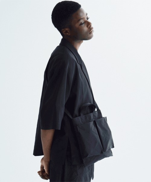 And A(アンドエー)の「ITTI イッチ / ANNIE HELMET VEGETABLE BAG - S / CERATO WR / アニーヘルメットバッグ(Sサイズ) ナイロンショルダーバッグ / ITTI-BAG-078-A(ショルダーバッグ・メンズ・ホワイト/ブラック/ブラウン・FREE)」の5枚目の写真