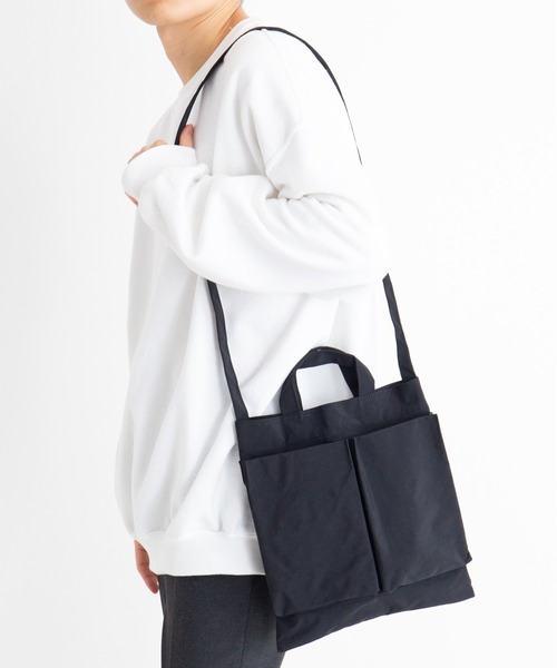 And A(アンドエー)の「ITTI イッチ / ANNIE HELMET VEGETABLE BAG - S / CERATO WR / アニーヘルメットバッグ(Sサイズ) ナイロンショルダーバッグ / ITTI-BAG-078-A(ショルダーバッグ・メンズ・ホワイト/ブラック/ブラウン・FREE)」の12枚目の写真