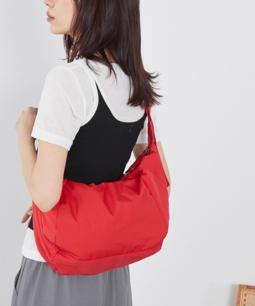 Auntie Rosa Holiday（アンティローザホリデー）の「【軽量素材】ラウンドショルダーバッグ / ボディバッグ（ショルダーバッグ・レディース・アイボリー/ブラック/ベージュ/ブルー/ネイビー/レッド・FREE）」の6枚目の写真