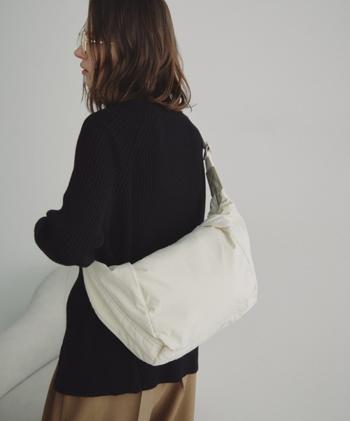 軽量素材】ラウンドショルダーバッグ / ボディバッグ（ショルダー